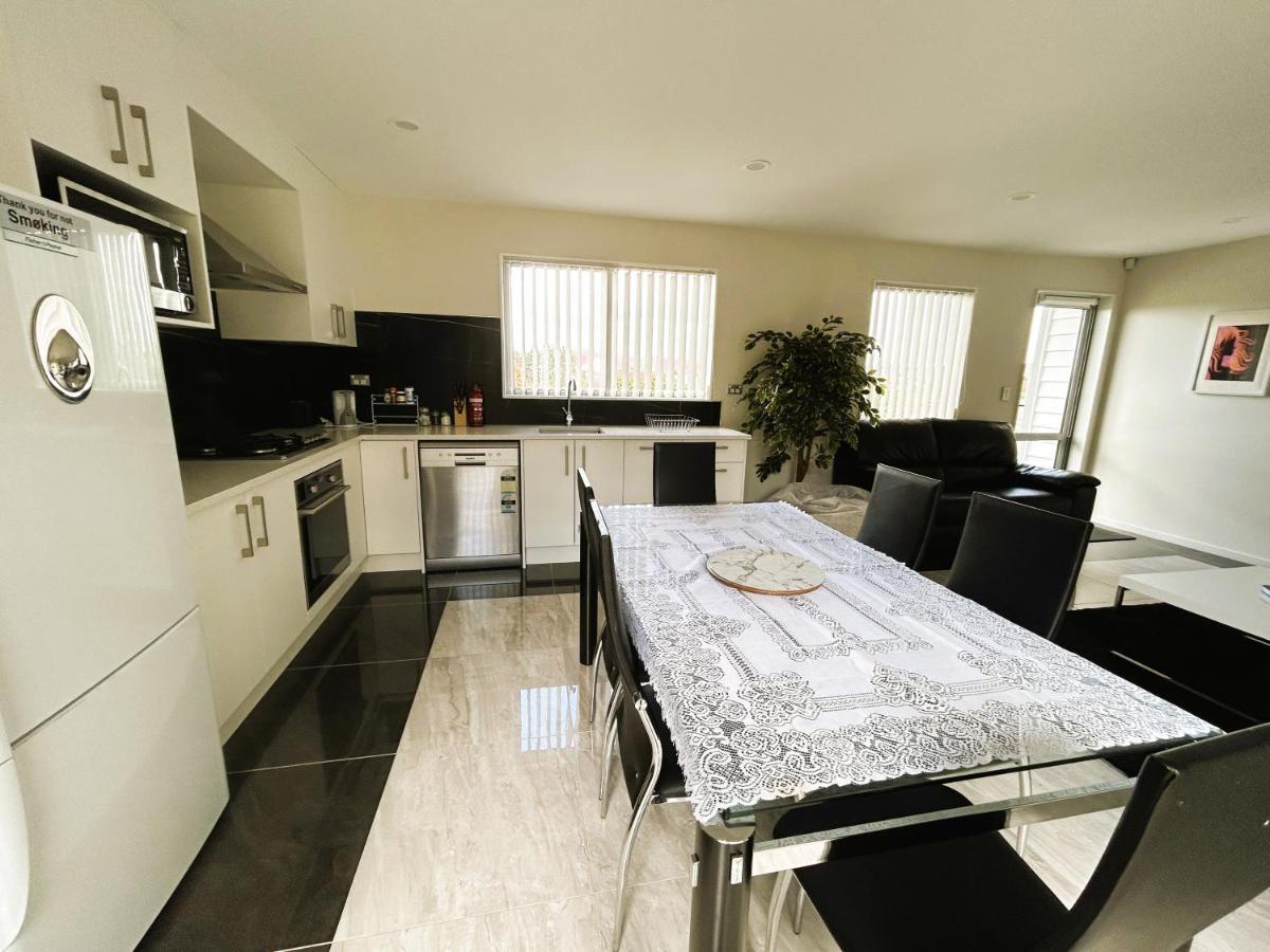 Cross Roads Apartment Pokeno Екстериор снимка
