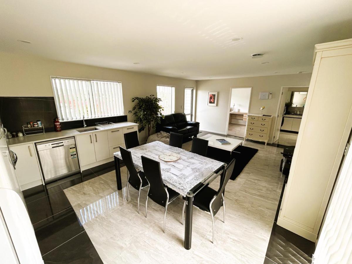 Cross Roads Apartment Pokeno Екстериор снимка