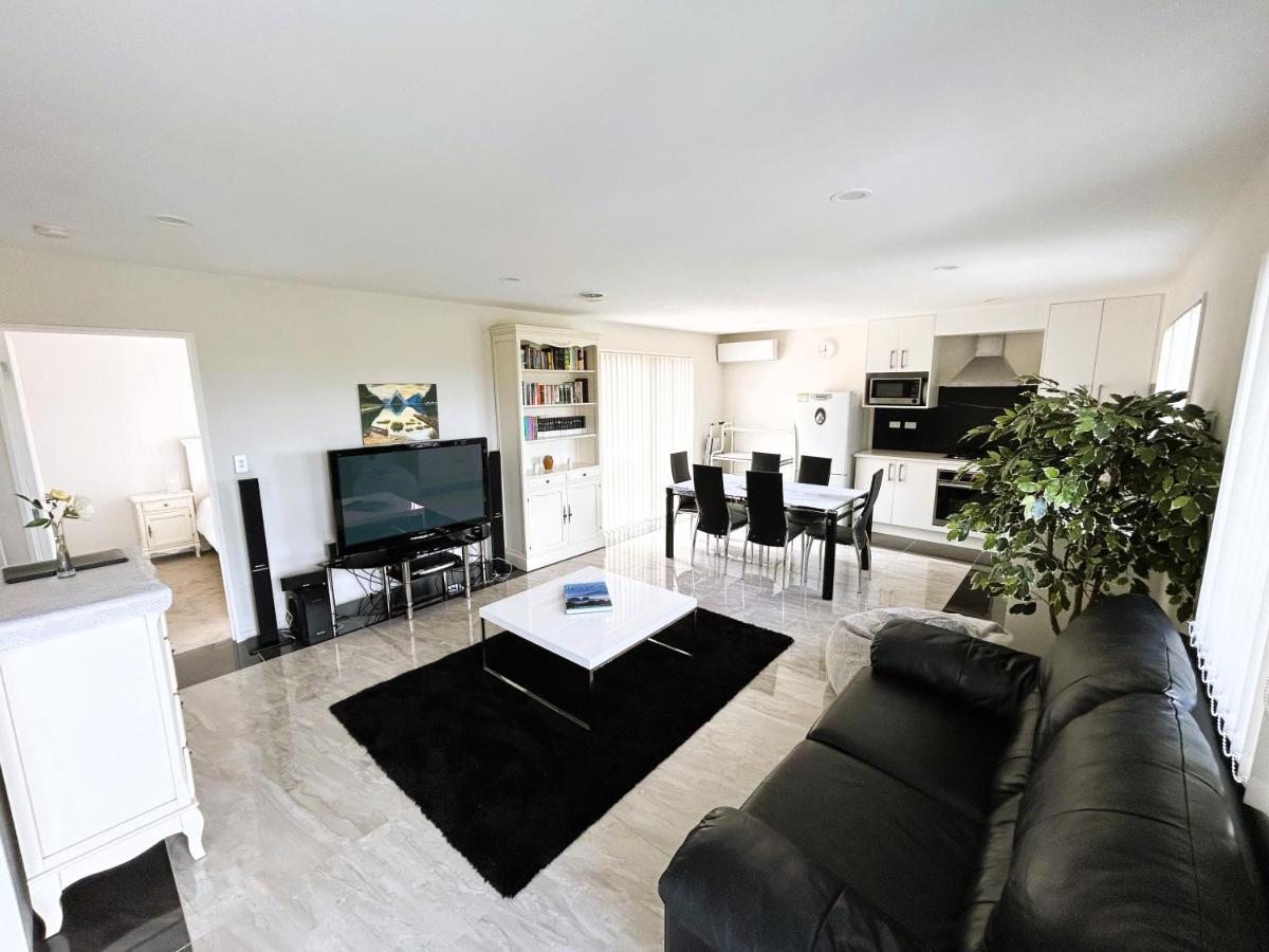 Cross Roads Apartment Pokeno Екстериор снимка