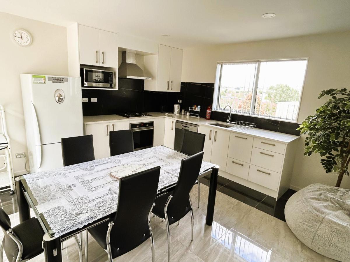 Cross Roads Apartment Pokeno Екстериор снимка